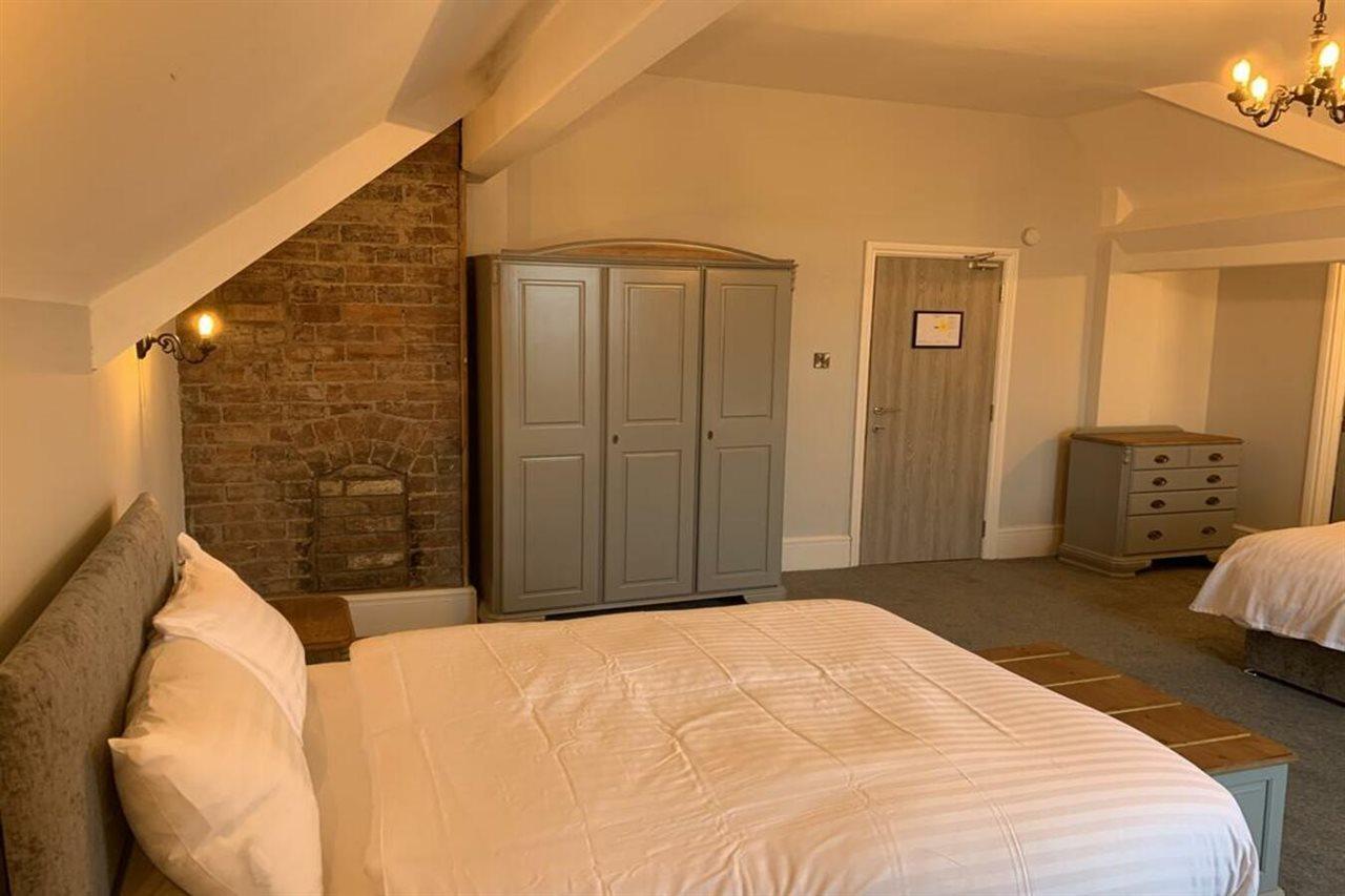Churchill'S Hotel Wombwell Экстерьер фото