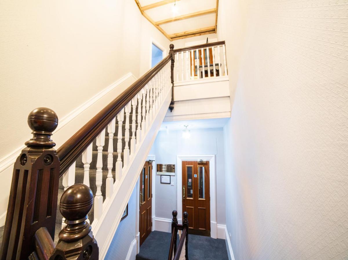 Churchill'S Hotel Wombwell Экстерьер фото