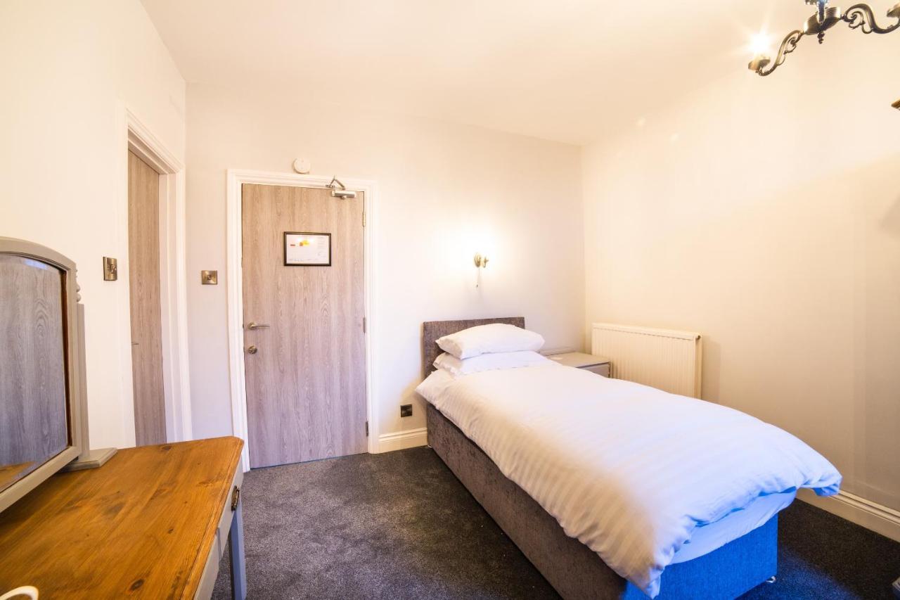 Churchill'S Hotel Wombwell Экстерьер фото