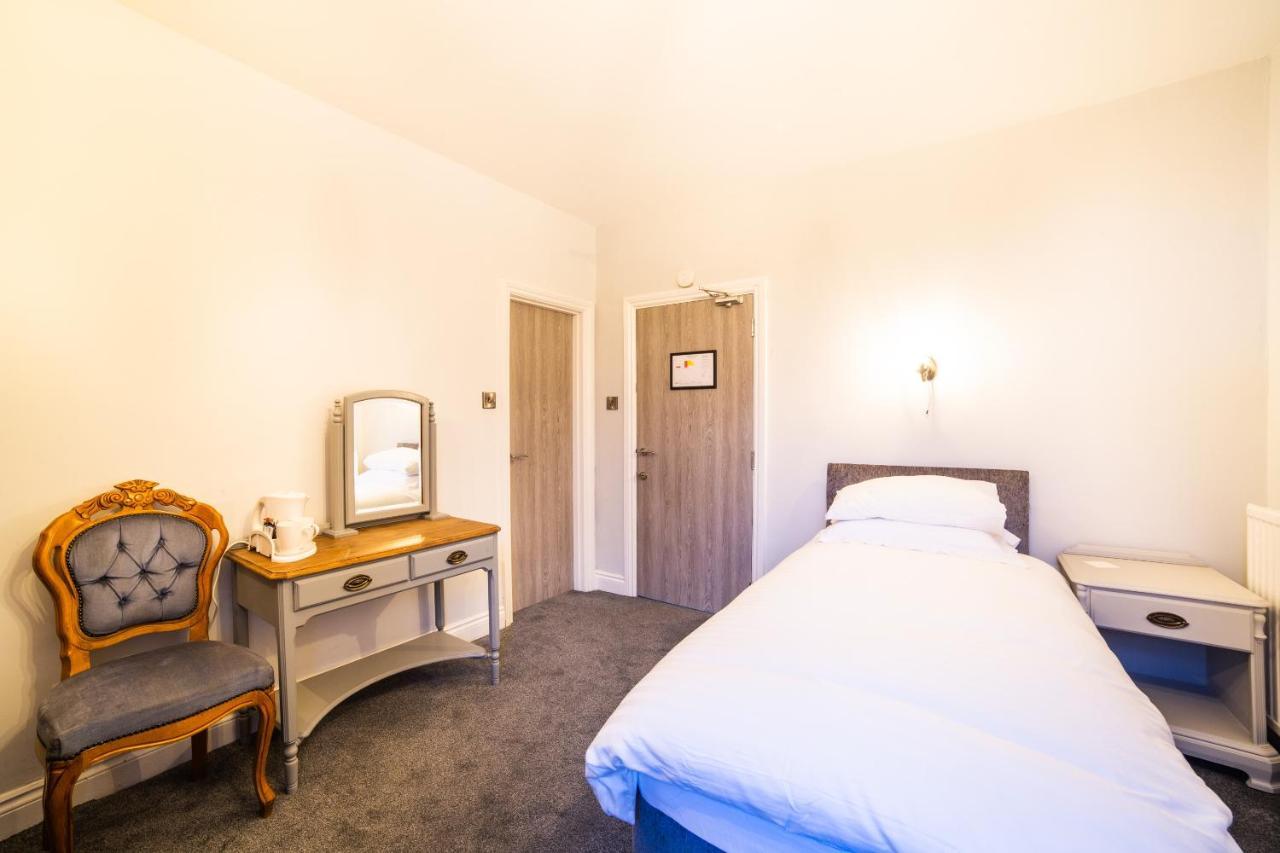 Churchill'S Hotel Wombwell Экстерьер фото