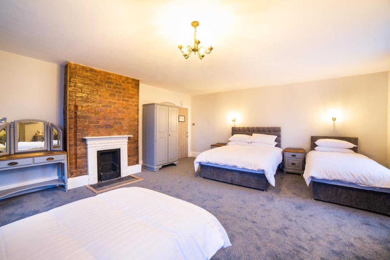 Churchill'S Hotel Wombwell Экстерьер фото