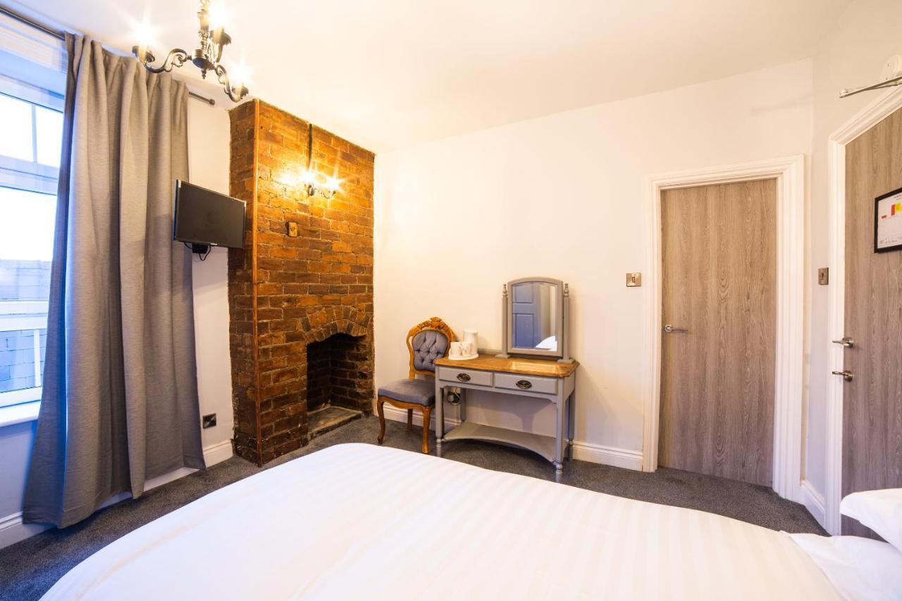 Churchill'S Hotel Wombwell Экстерьер фото